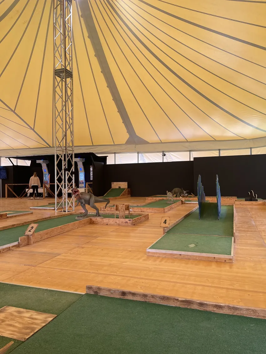 Photo du mini golf préhistorique - DinoWorld Expo